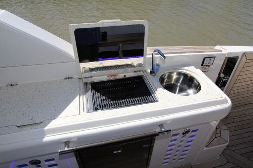 Sea-ray SLX-400 image