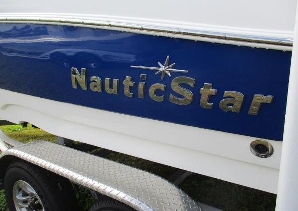 Nauticstar 203SC-SPORT-DECK image
