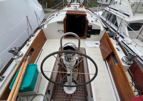 Hinckley Pilot 35 Sloop (Hull #100) image