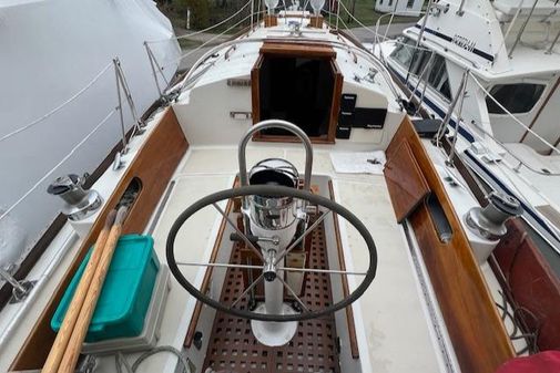 Hinckley PILOT-35-SLOOP-HULL-100- image