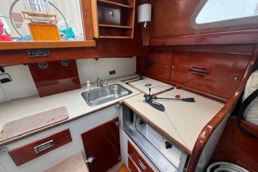 Hinckley Pilot 35 Sloop (Hull #100) image