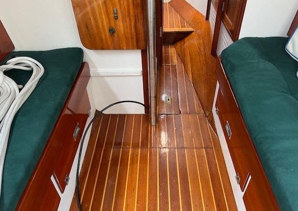 Hinckley Pilot 35 Sloop (Hull #100) image