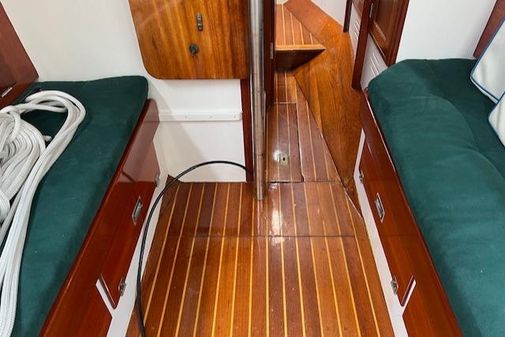 Hinckley Pilot 35 Sloop (Hull #100) image