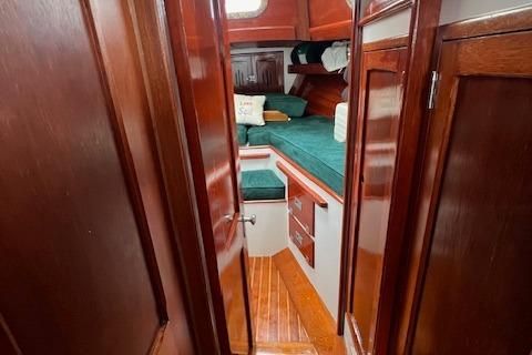 Hinckley Pilot 35 Sloop (Hull #100) image