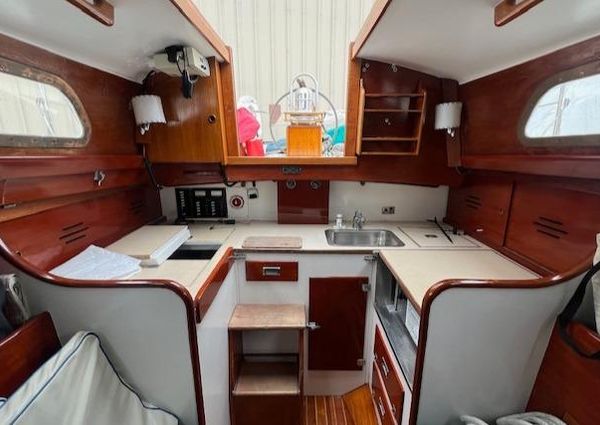 Hinckley Pilot 35 Sloop (Hull #100) image