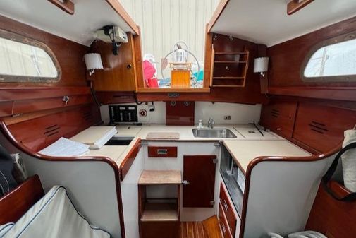 Hinckley Pilot 35 Sloop (Hull #100) image