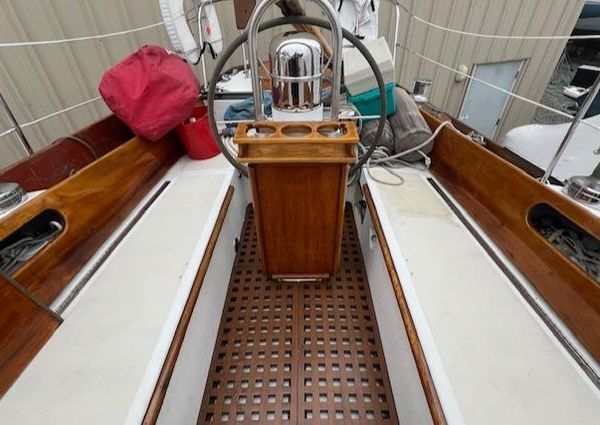 Hinckley Pilot 35 Sloop (Hull #100) image