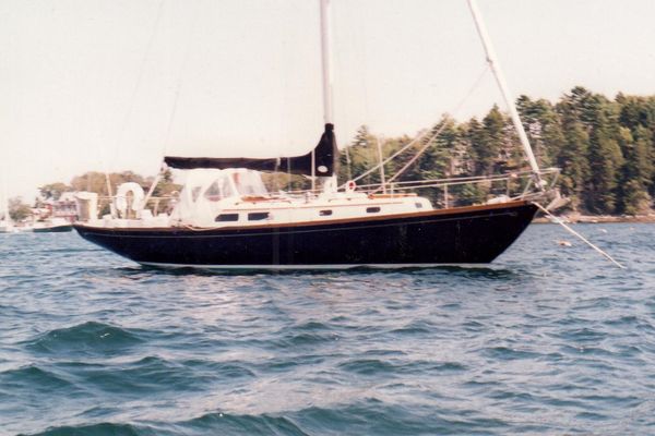 Hinckley Pilot 35 Sloop (Hull #100) - main image