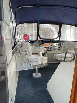 Tollycraft Sundeck image