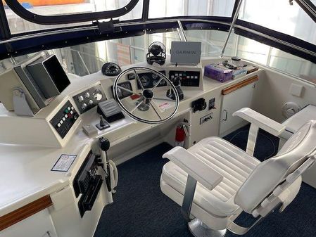 Tollycraft Sundeck image
