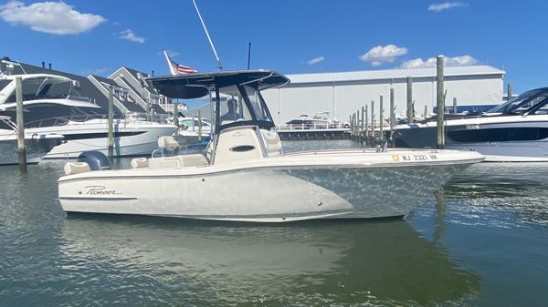 Pioneer 222 Sportfish