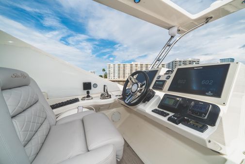 Sea Ray 650 Fly image