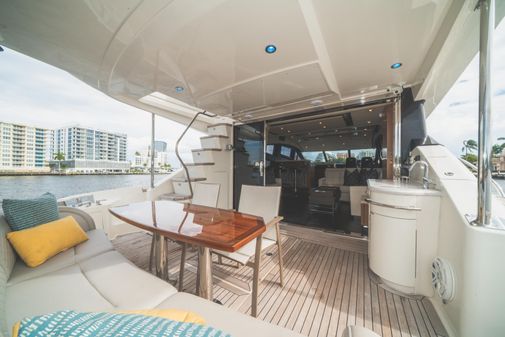 Sea Ray 650 Fly image