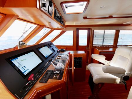 Offshore Yachts 62 Pilothouse image