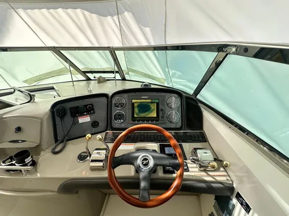 Sea Ray 380 Sundancer image