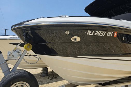 Sea Ray 250 SLX image