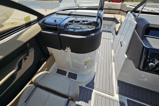 Sea Ray 250 SLX image