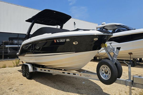 Sea Ray 250 SLX - main image