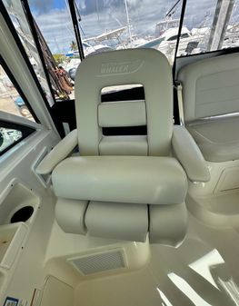 Boston Whaler 315 Conquest image