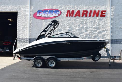 Yamaha Boats 212X image