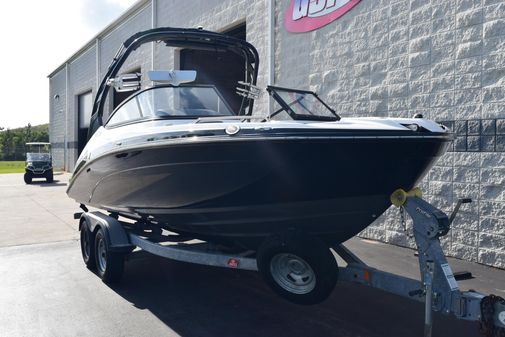 Yamaha Boats 212X image