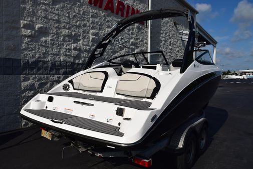 Yamaha Boats 212X image