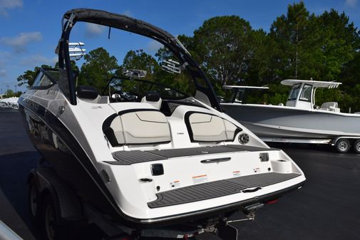 Yamaha Boats 212X image