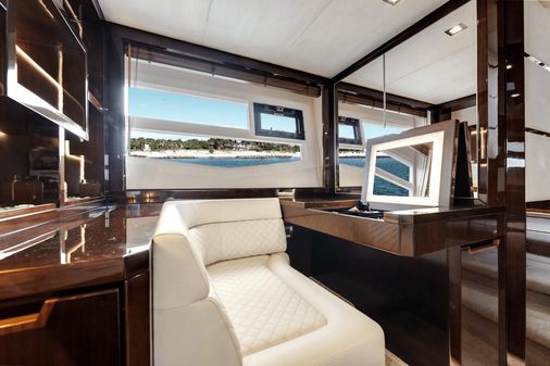 Galeon 550 Fly image