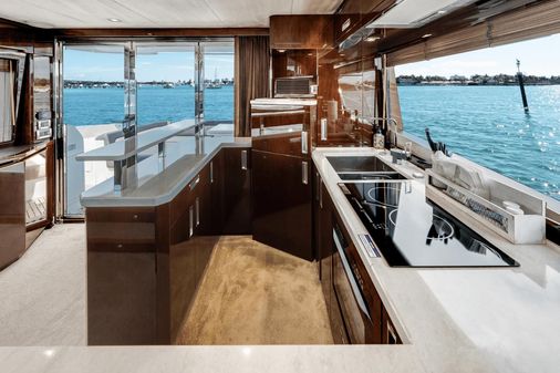 Galeon 550 Fly image