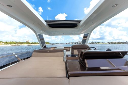 Galeon 550 Fly image