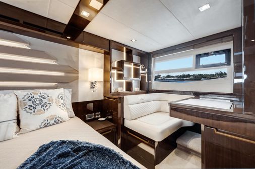 Galeon 550 Fly image