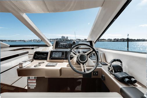 Galeon 550 Fly image