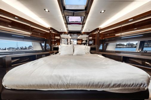 Galeon 550 Fly image