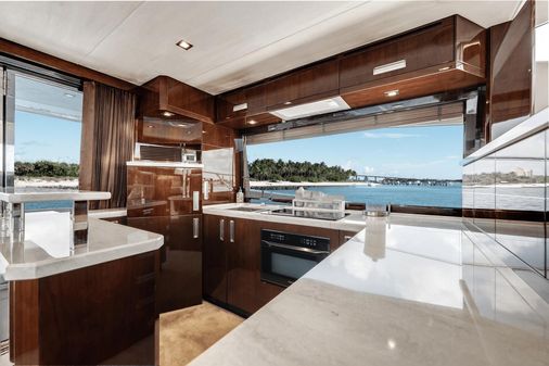 Galeon 550 Fly image