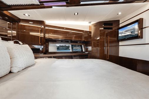 Galeon 550 Fly image