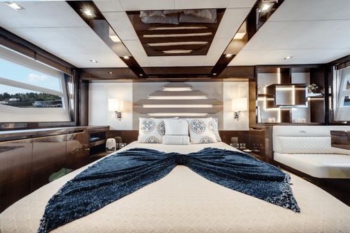 Galeon 550 Fly image