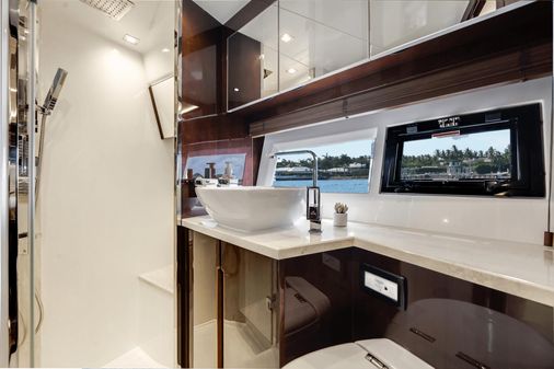 Galeon 550 Fly image