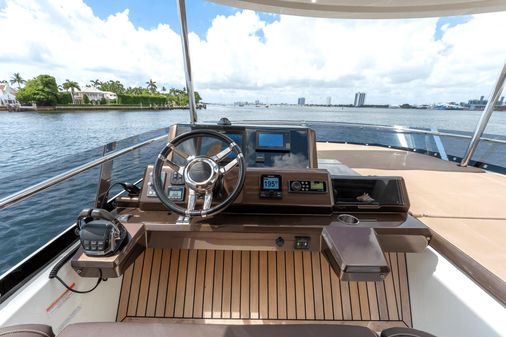 Galeon 550 Fly image