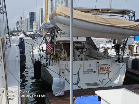 Beneteau Oceanis Clipper 393 image