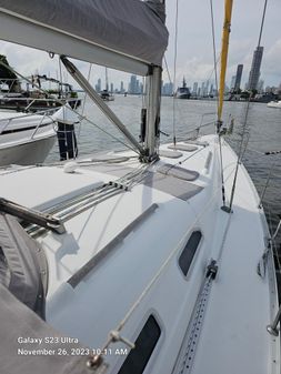 Beneteau Oceanis Clipper 393 image