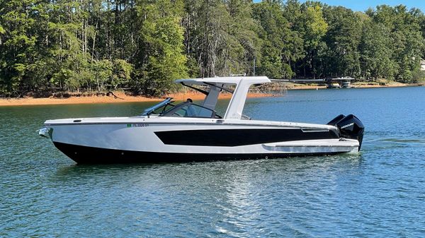 Aviara AV32 Outboard