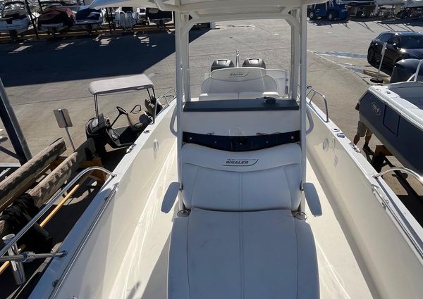 Boston Whaler 270 Dauntless image