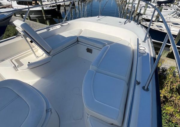 Boston Whaler 270 Dauntless image