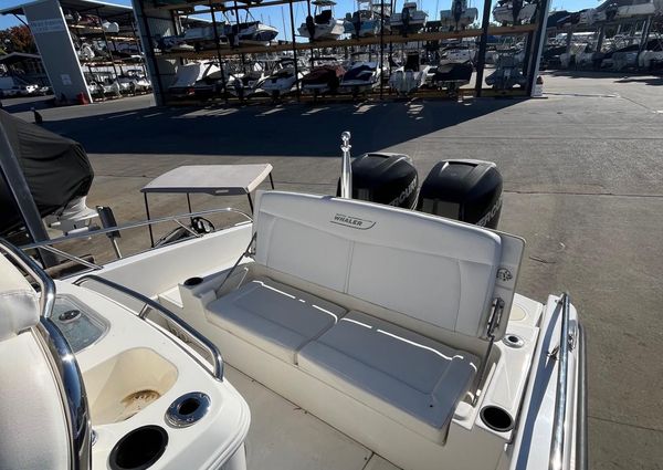 Boston Whaler 270 Dauntless image