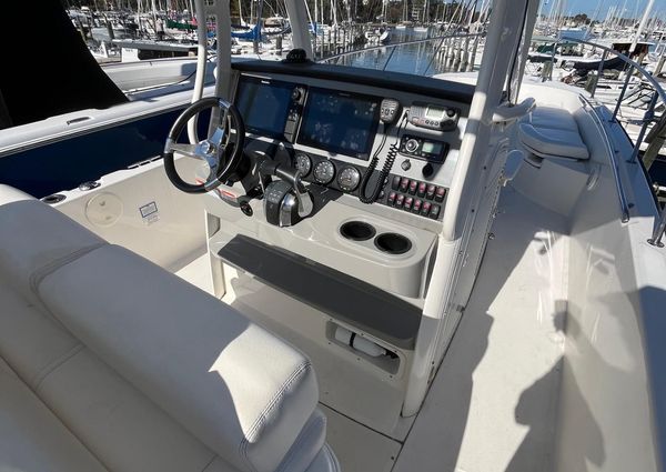 Boston Whaler 270 Dauntless image