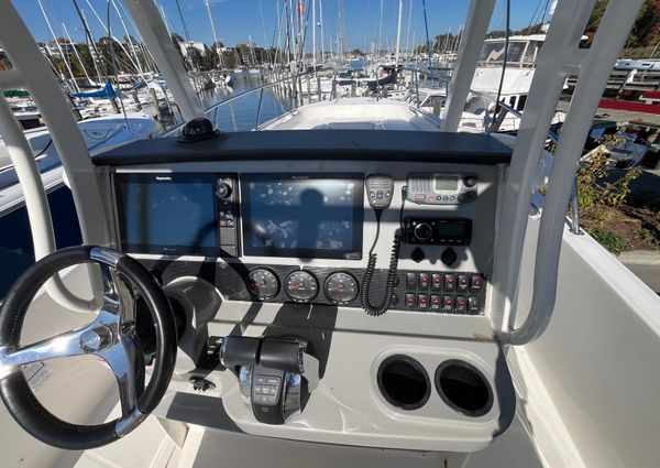 Boston Whaler 270 Dauntless image