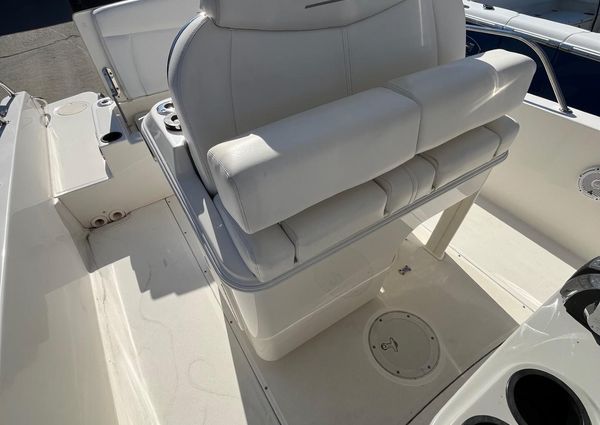 Boston Whaler 270 Dauntless image