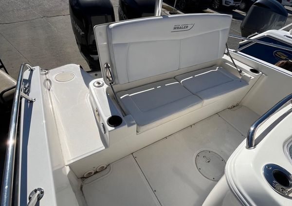 Boston Whaler 270 Dauntless image