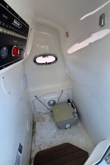 Boston Whaler 270 Dauntless image