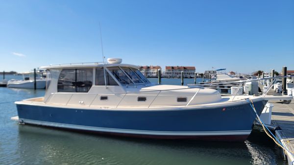 Mainship 34 PILOT Rum Runner Classic